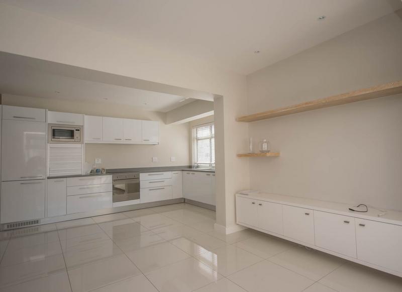 To Let 2 Bedroom Property for Rent in Sea Point Western Cape